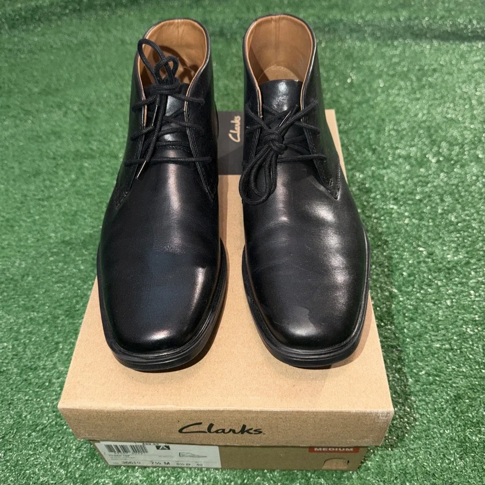 Clarks tilden top